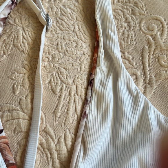 Bikini - Picture 5 of 5